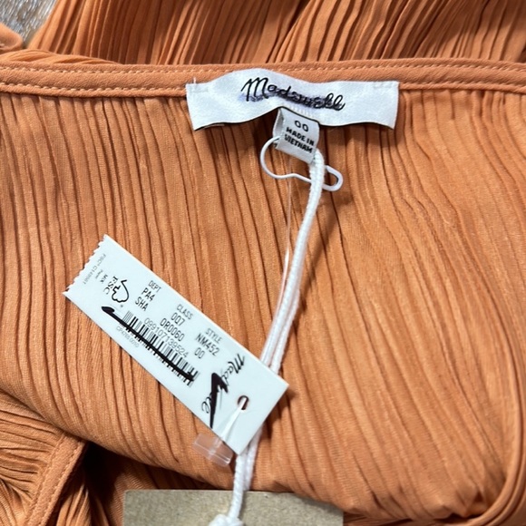 Madewell The Goldie Dress in Plissé Sunset Haze - Picture 7 of 9